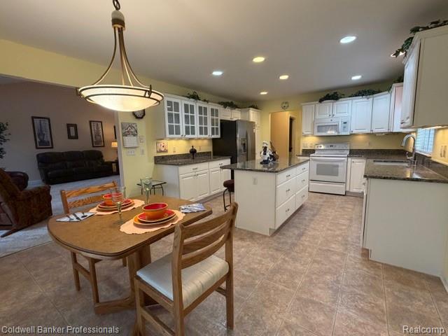 Builiding view ten for 8261 Prestwick, Washington, MI. 48095