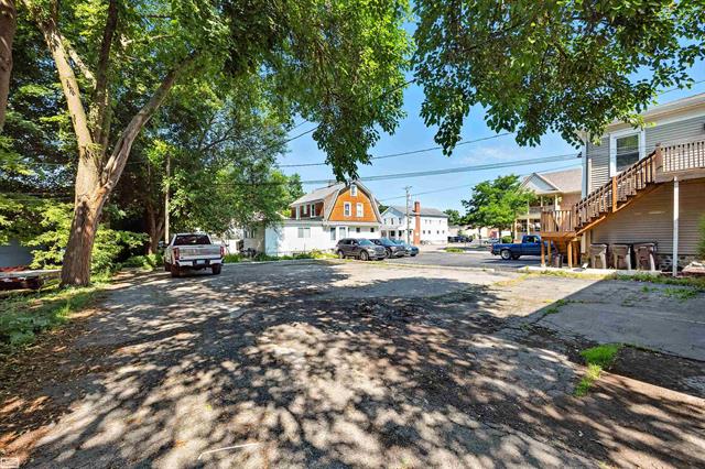 Builiding view thirty four for 180 S Main, Romeo, MI. 48065