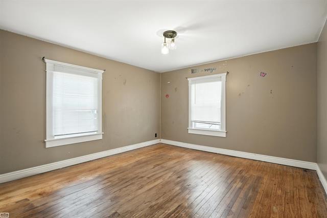 Builiding view twenty one for 180 S Main, Romeo, MI. 48065