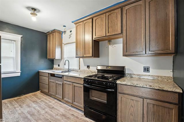 Builiding view twenty three for 180 S Main, Romeo, MI. 48065