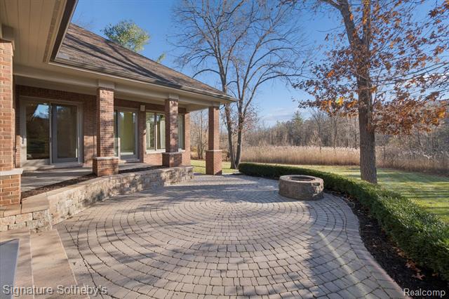 Builiding view fifty seven for 2140 33 Mile, Romeo, MI. 48065