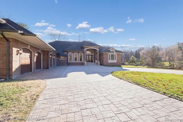 Builiding view sixty five for 2140 33 Mile, Romeo, MI. 48065