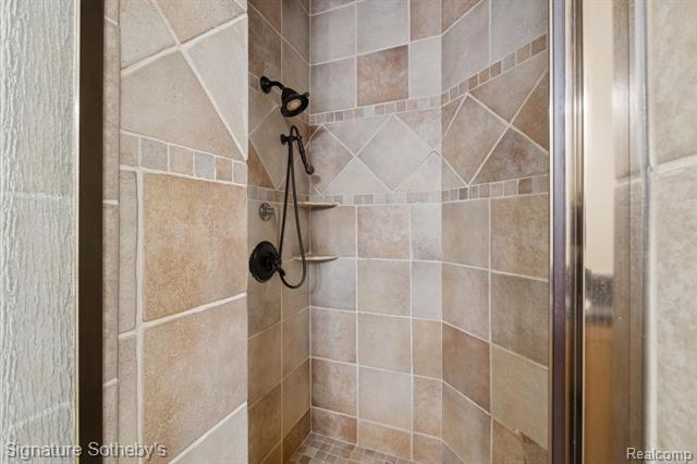 Builiding view thirty nine for 2140 33 Mile, Romeo, MI. 48065