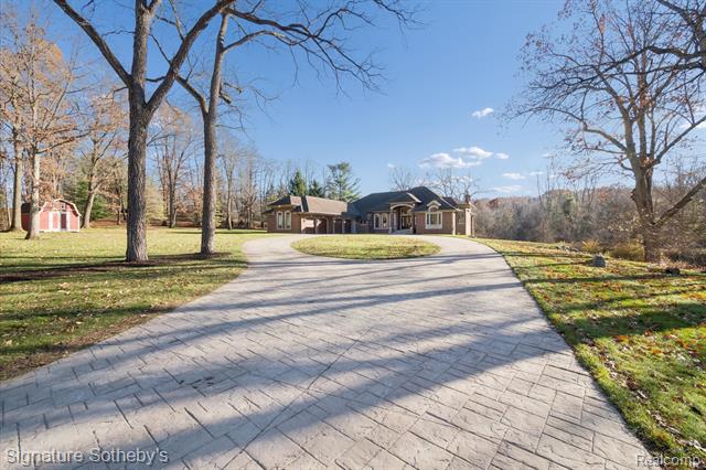 Builiding view two for 2140 33 Mile, Romeo, MI. 48065