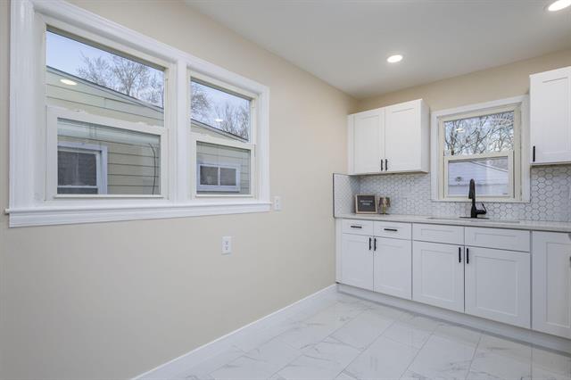 Builiding view eight for 21034 Atlantic, Warren, MI. 48091