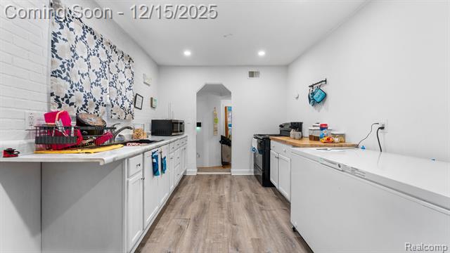 Builiding view eight for 8120 Prospect, Warren, MI. 48089