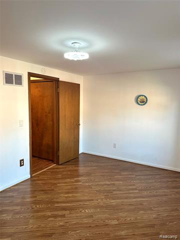 Builiding view fifteen for 19520 Ridgemont, Saint Clair Shores, MI. 48080