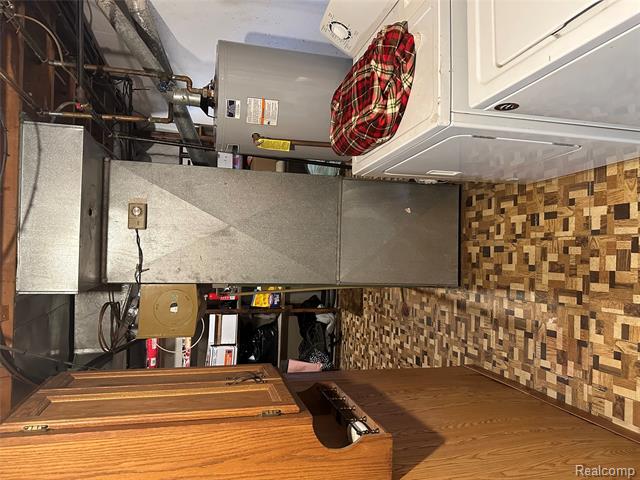 Builiding view twenty eight for 19520 Ridgemont, Saint Clair Shores, MI. 48080