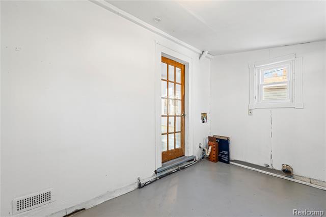 Builiding view fifteen for 7027 Meadow, Warren, MI. 48091