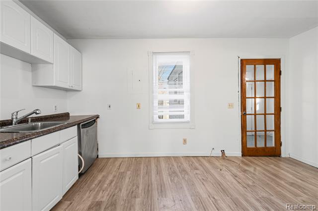 Builiding view ten for 7027 Meadow, Warren, MI. 48091