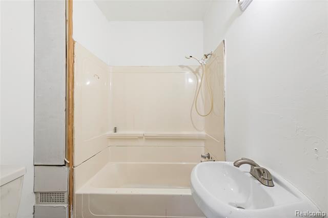 Builiding view thirteen for 7027 Meadow, Warren, MI. 48091