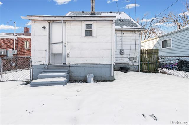 Builiding view twenty five for 7027 Meadow, Warren, MI. 48091