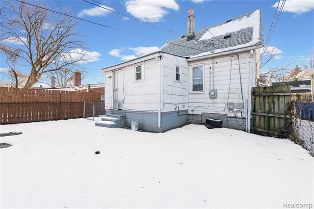 Builiding view twenty three for 7027 Meadow, Warren, MI. 48091