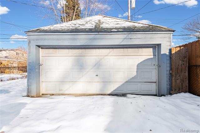 Builiding view twenty two for 7027 Meadow, Warren, MI. 48091