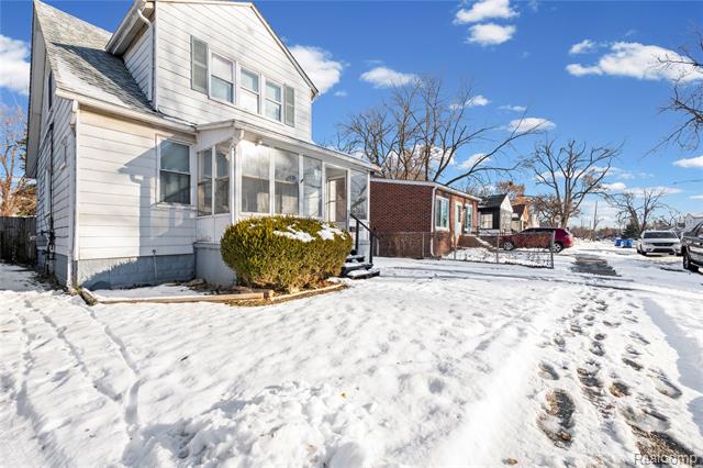 Builiding view two for 7027 Meadow, Warren, MI. 48091