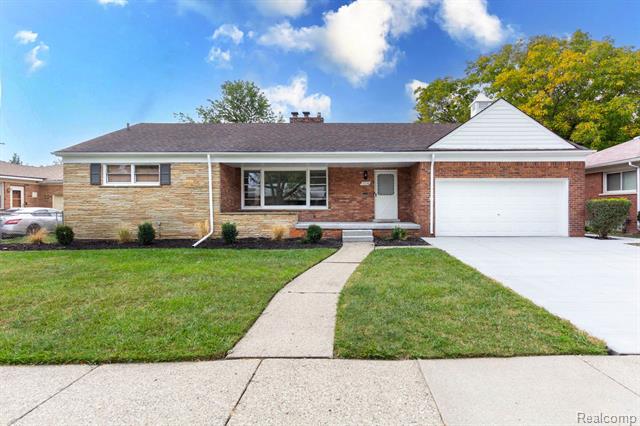 front view for 17076 Sprenger, Eastpointe, Mi. 48021