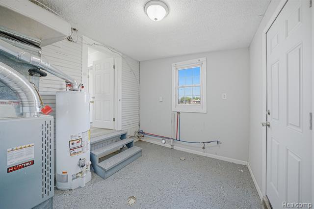 Builiding view seventeen for 14890 Collinson, Eastpointe, MI. 48021