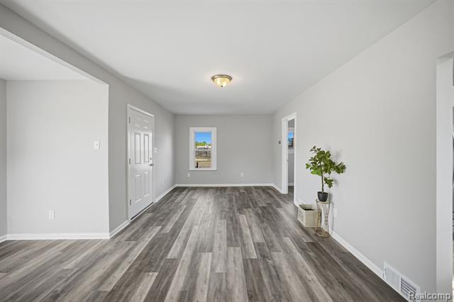 Builiding view six for 14890 Collinson, Eastpointe, MI. 48021