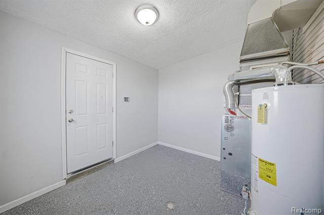 Builiding view sixteen for 14890 Collinson, Eastpointe, MI. 48021