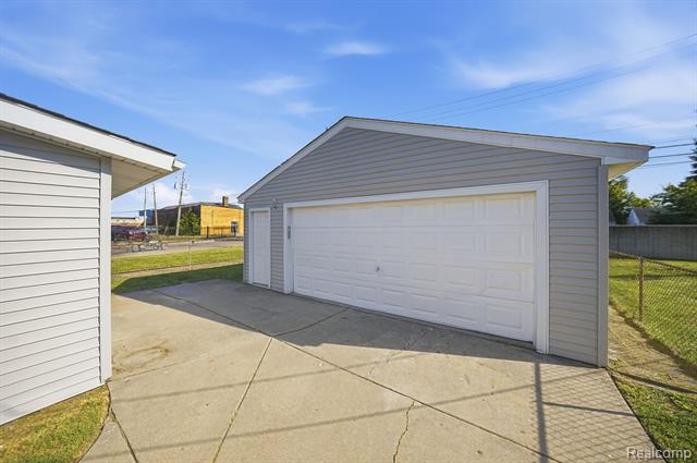 Builiding view twenty for 14890 Collinson, Eastpointe, MI. 48021
