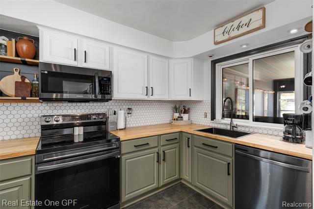 Builiding view eight for 21701 Chalon, Saint Clair Shores, MI. 48080