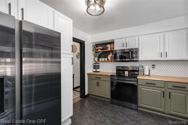 Builiding view nine for 21701 Chalon, Saint Clair Shores, MI. 48080