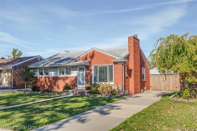 Builiding view one for 21701 Chalon, Saint Clair Shores, MI. 48080