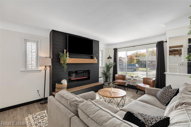 Builiding view six for 21701 Chalon, Saint Clair Shores, MI. 48080