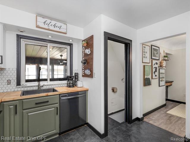 Builiding view ten for 21701 Chalon, Saint Clair Shores, MI. 48080