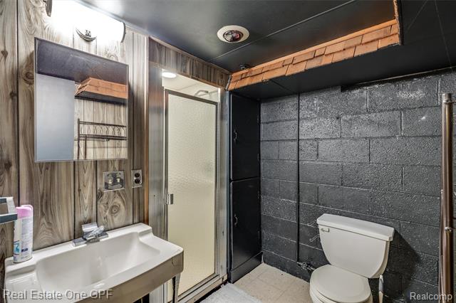 Builiding view twenty three for 21701 Chalon, Saint Clair Shores, MI. 48080