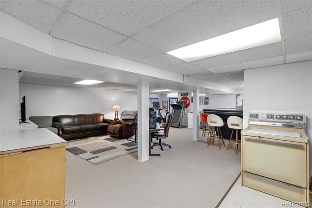 Builiding view twenty two for 21701 Chalon, Saint Clair Shores, MI. 48080