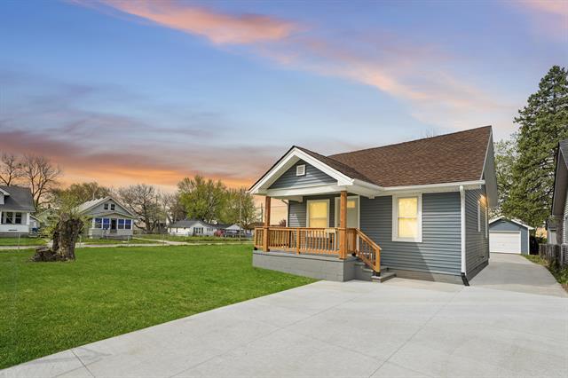 front view for 21611 Conners, Warren, Mi. 48091