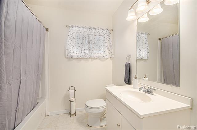 Builiding view eighteen for 17409 Collinson, Eastpointe, MI. 48021