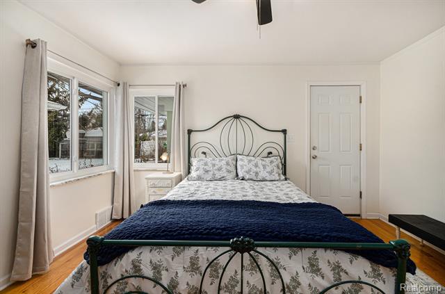 Builiding view fifteen for 17409 Collinson, Eastpointe, MI. 48021