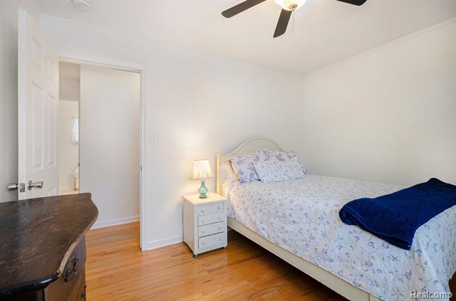 Builiding view nineteen for 17409 Collinson, Eastpointe, MI. 48021