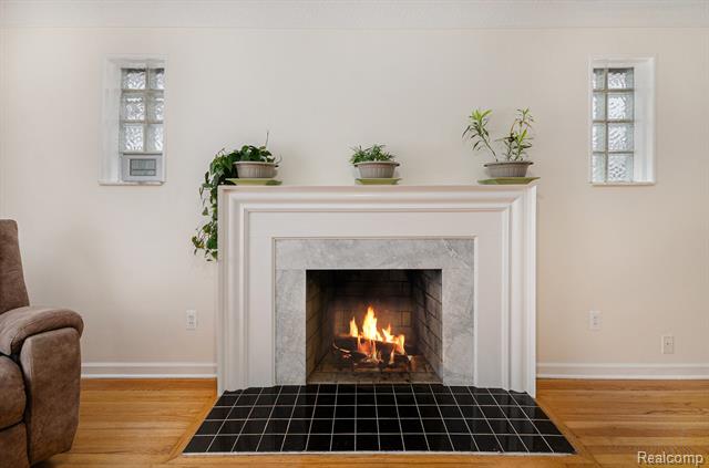 Builiding view six for 17409 Collinson, Eastpointe, MI. 48021