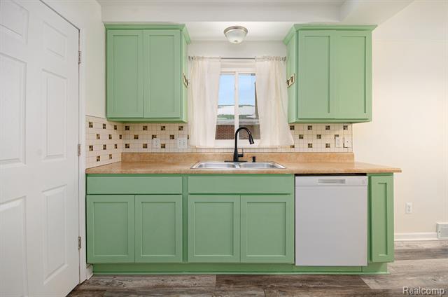 Builiding view thirteen for 17409 Collinson, Eastpointe, MI. 48021