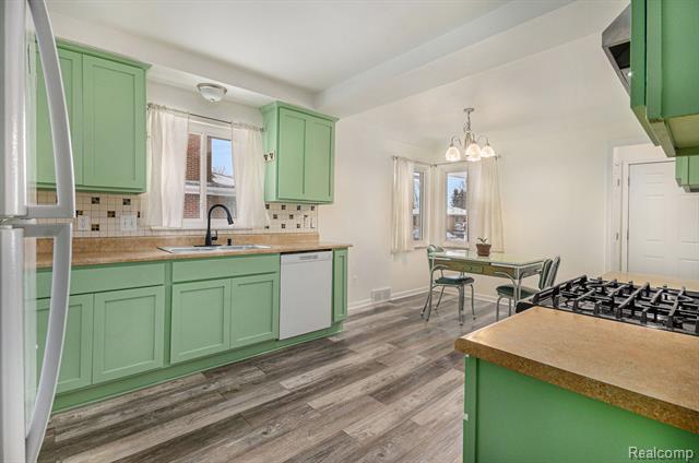 Builiding view twelve for 17409 Collinson, Eastpointe, MI. 48021