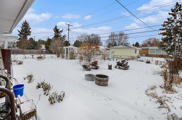 Builiding view twenty eight for 17409 Collinson, Eastpointe, MI. 48021