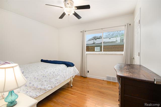 Builiding view twenty for 17409 Collinson, Eastpointe, MI. 48021