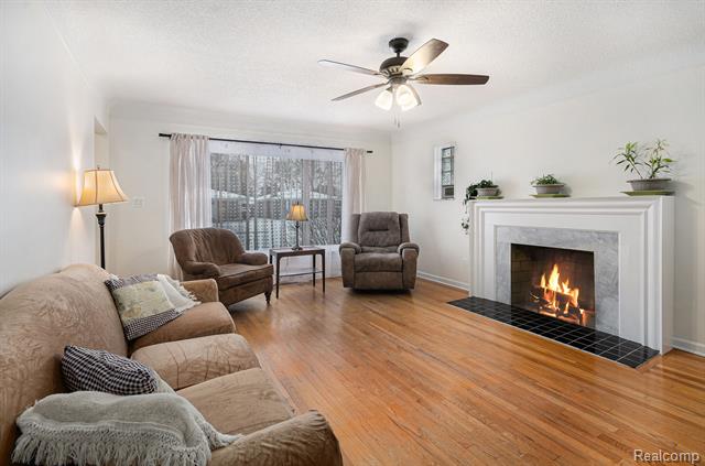 Builiding view two for 17409 Collinson, Eastpointe, MI. 48021