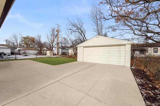 Builiding view thirty for 22635 California, Saint Clair Shores, MI. 48080