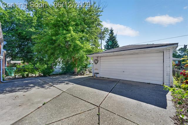 Builiding view thirty five for 21500 Redmond, Eastpointe, MI. 48021
