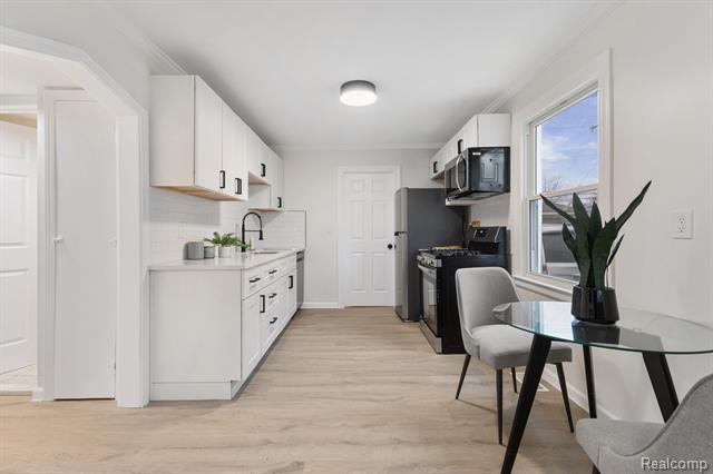 Builiding view eight for 21722 Rosedale, Saint Clair Shores, MI. 48080