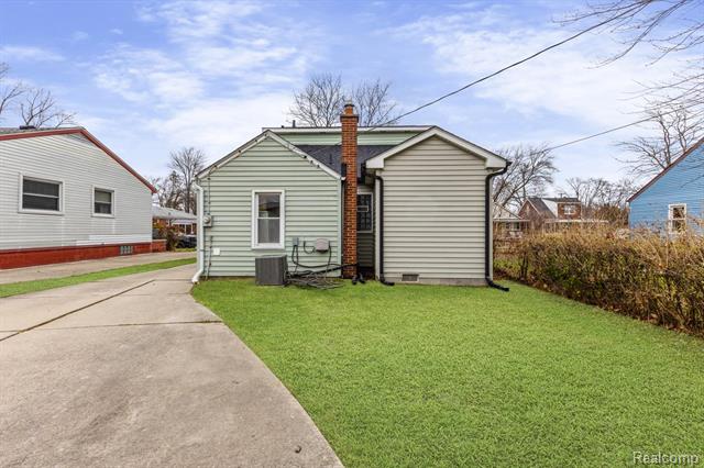 Builiding view four for 21722 Rosedale, Saint Clair Shores, MI. 48080