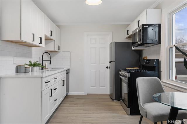 Builiding view nine for 21722 Rosedale, Saint Clair Shores, MI. 48080