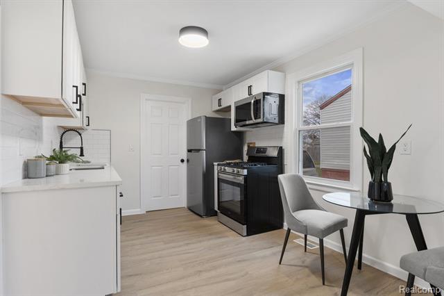 Builiding view ten for 21722 Rosedale, Saint Clair Shores, MI. 48080