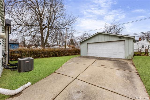 Builiding view three for 21722 Rosedale, Saint Clair Shores, MI. 48080