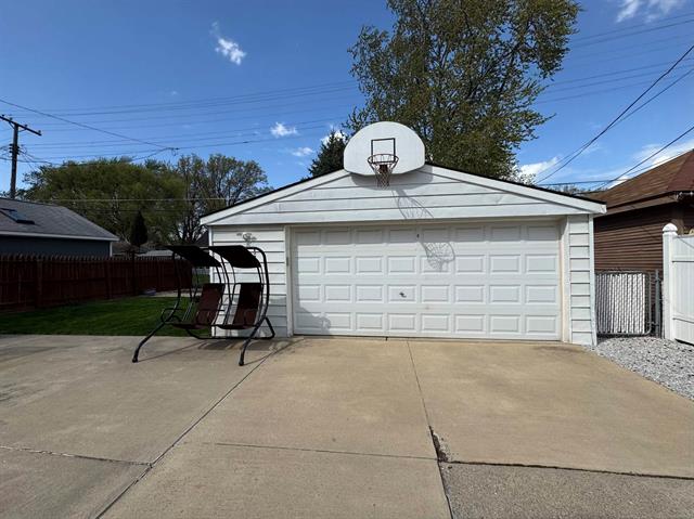 Builiding view thirty six for 22017 Rosedale, Saint Clair Shores, MI. 48080