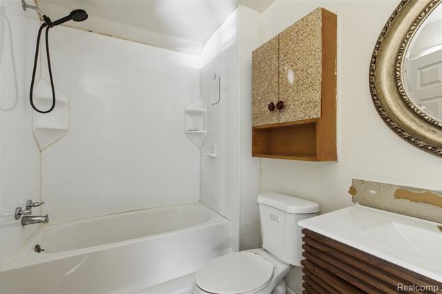 Builiding view nine for 21934 Linwood, Eastpointe, MI. 48021